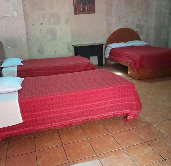 پانسیون Hostal Flores