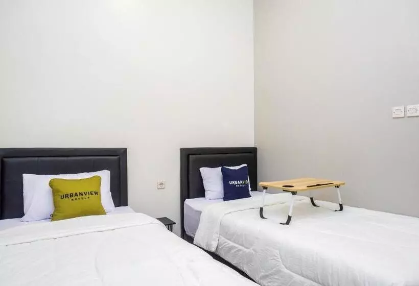 Urbanview Hotel Syariah John Sweet Home By Reddoorz