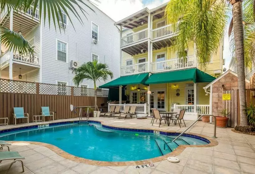 ユースホステル Curry House   Pool, King Bed & Balcony! Room 7