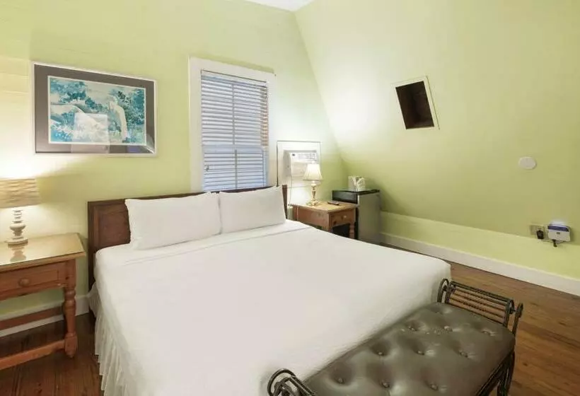 ユースホステル Curry House   Pool, King Bed & Balcony! Room 7