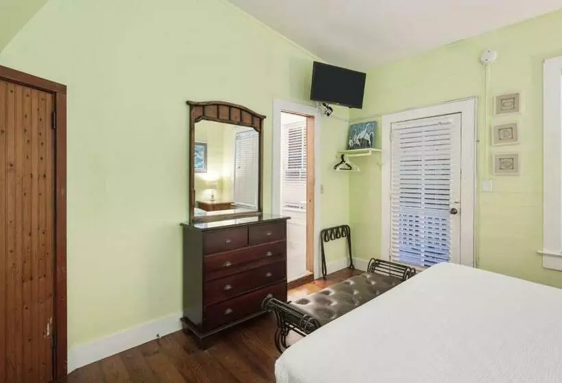 ユースホステル Curry House   Pool, King Bed & Balcony! Room 7