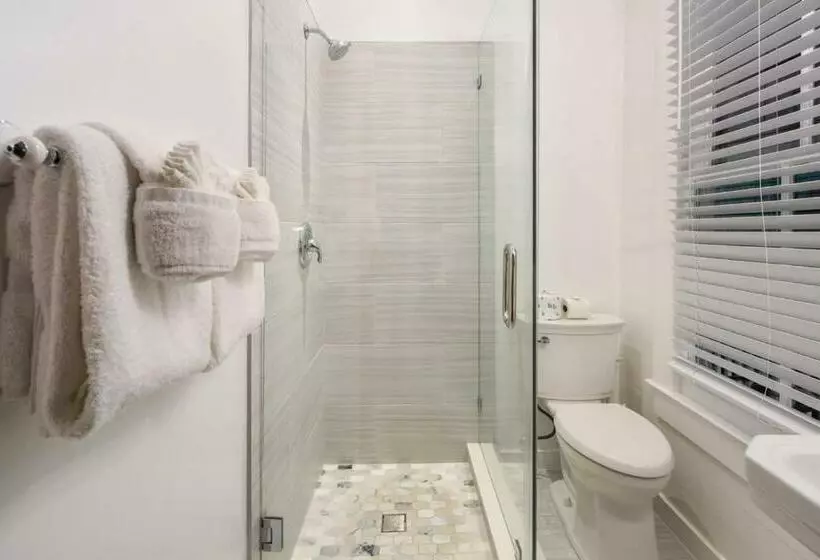 ユースホステル Curry House   Pool, King Bed & Balcony! Room 7