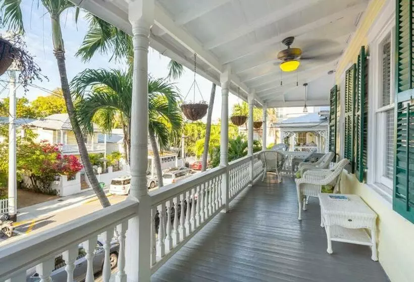 ユースホステル Curry House   Pool, King Bed & Balcony! Room 7