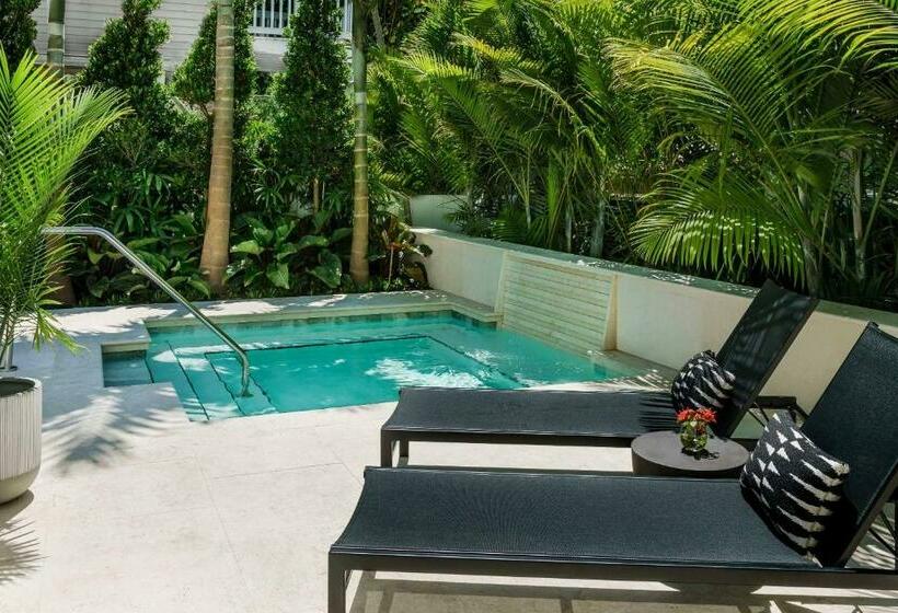 هاستل Red Room At The Grand Maloney