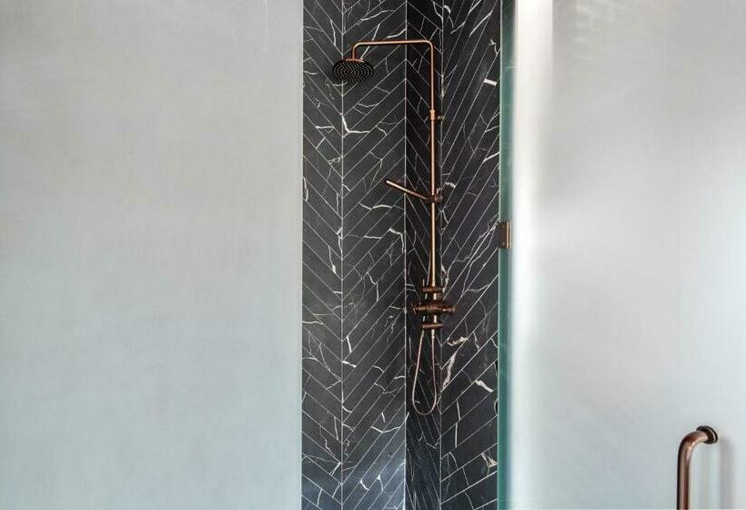 هاستل Red Room At The Grand Maloney