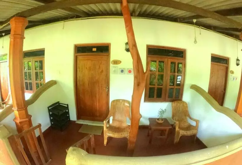 تختخواب و صبحانه New Sisira Natural Lodge