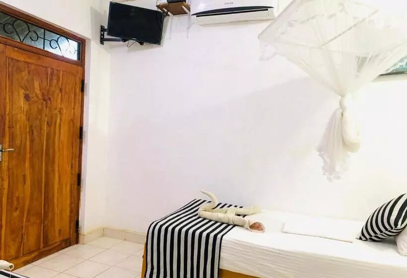 تختخواب و صبحانه New Sisira Natural Lodge