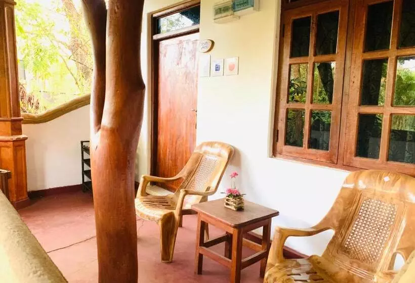 تختخواب و صبحانه New Sisira Natural Lodge