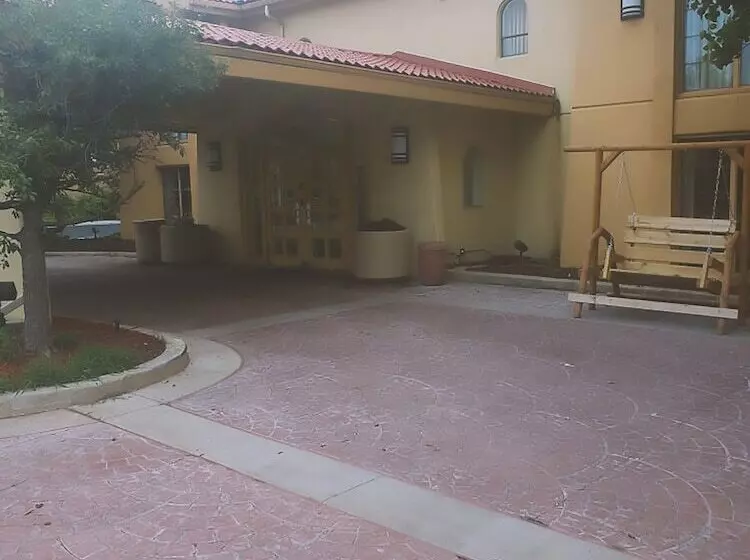 Hotelli Norwood Inn & Suites Merrillville