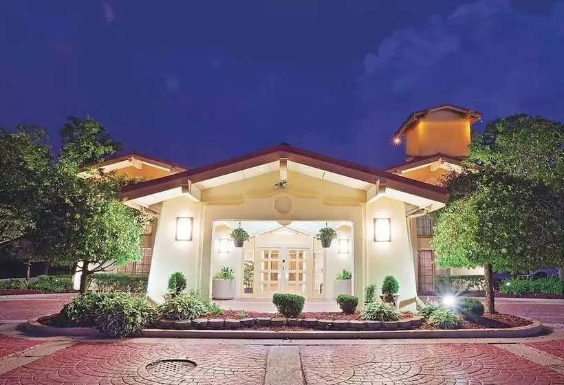 Hotelli Norwood Inn & Suites Merrillville