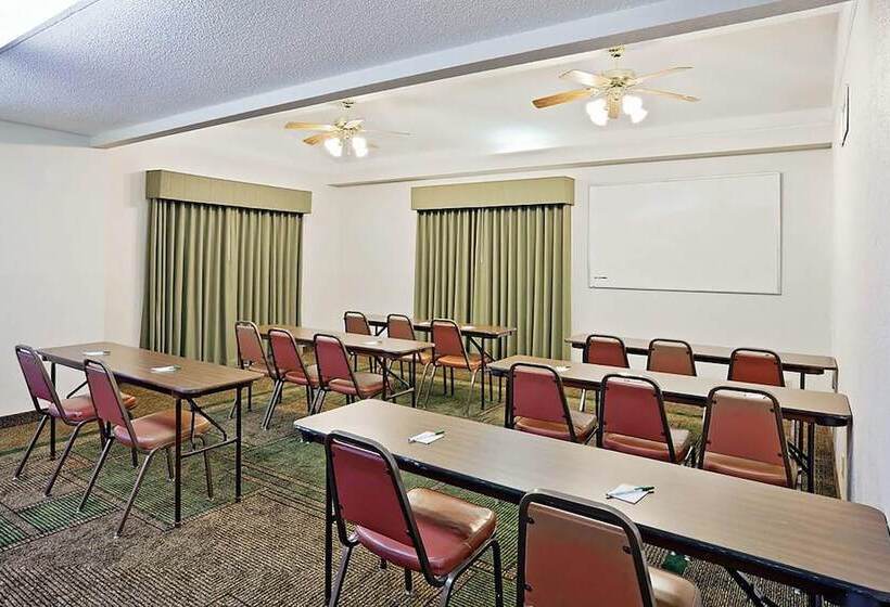 فندق Norwood Inn & Suites Merrillville