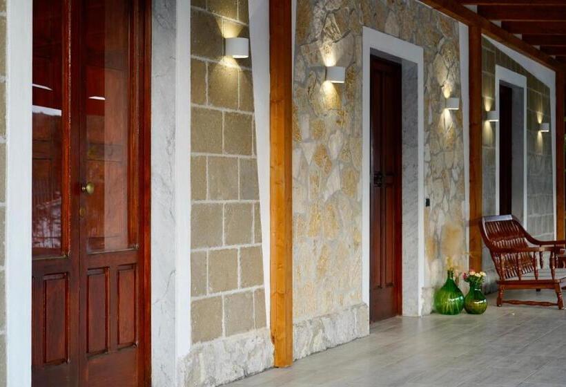 مبيت وإفطار Atomos