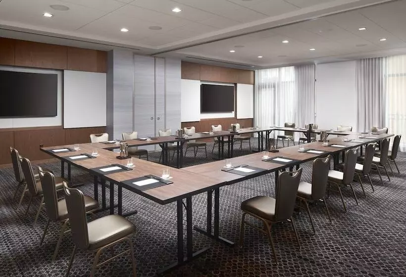هتل Loews Coral Gables
