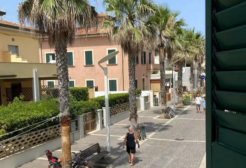 ペンション Bed And Parking Cecina Rooms