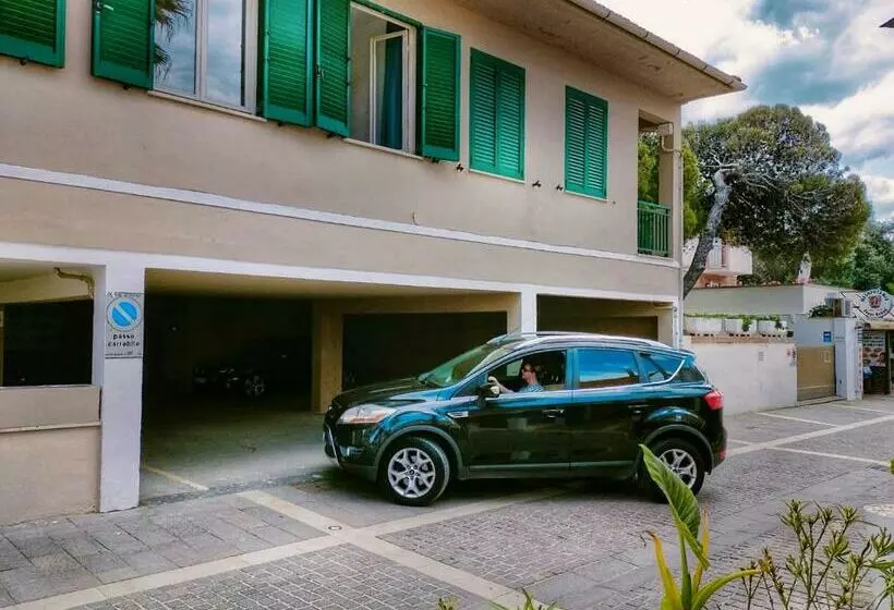 ペンション Bed And Parking Cecina Rooms