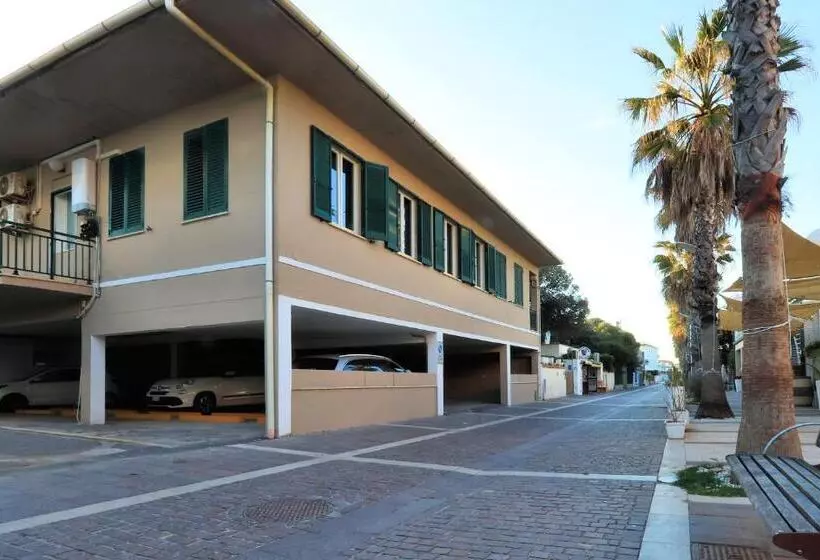 ペンション Bed And Parking Cecina Rooms