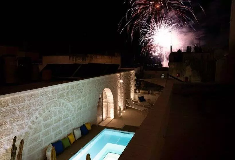 تختخواب و صبحانه Vico Bianco Raro Villas Smart Rooms Collection