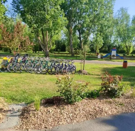 Bungalow Confortable A Angles Avec Piscine Partagee