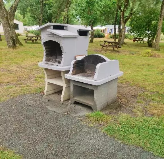 Bungalow Confortable A Angles Avec Piscine Partagee