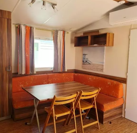 Bungalow Confortable A Angles Avec Piscine Partagee