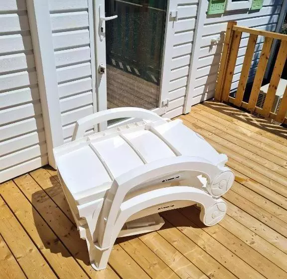 Bungalow Confortable A Angles Avec Piscine Partagee