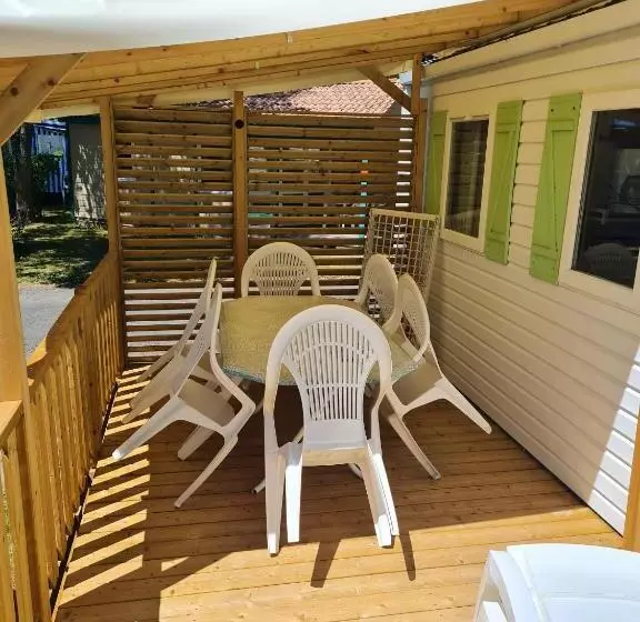 Bungalow Confortable A Angles Avec Piscine Partagee