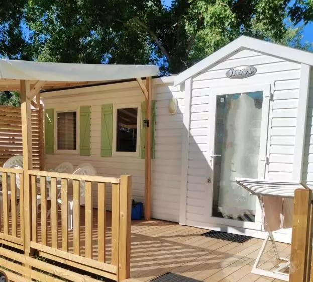 Bungalow Confortable A Angles Avec Piscine Partagee