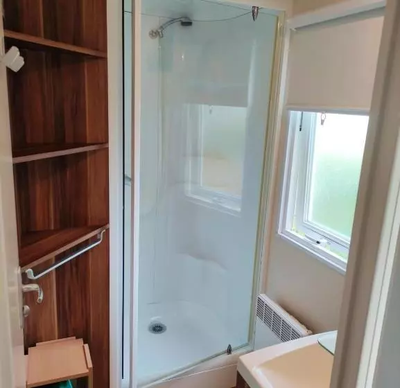 Bungalow Confortable A Angles Avec Piscine Partagee