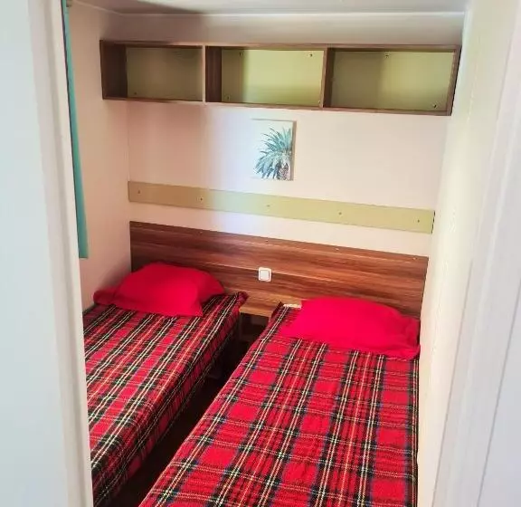 Bungalow Confortable A Angles Avec Piscine Partagee