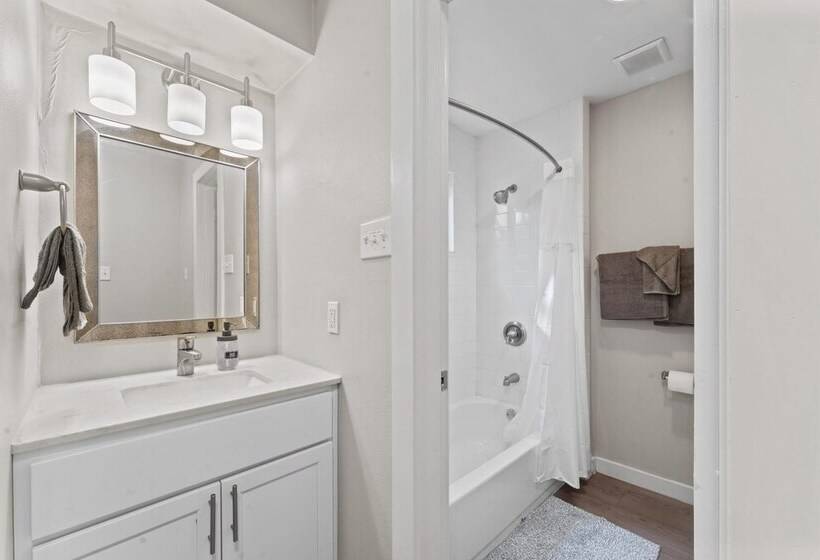 Cozy Efficiency Studios Close To Downtown And Domain