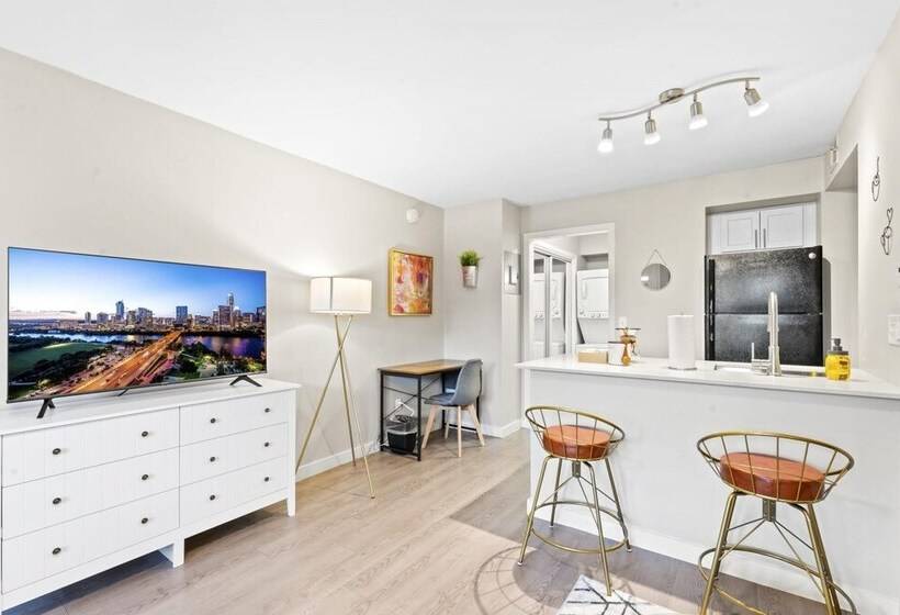 Cozy Efficiency Studios Close To Downtown And Domain