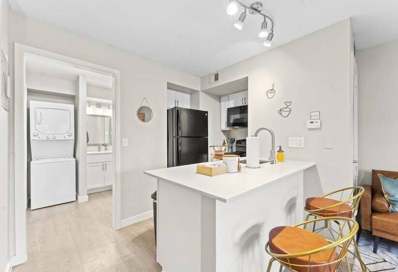 Cozy Efficiency Studios Close To Downtown And Domain