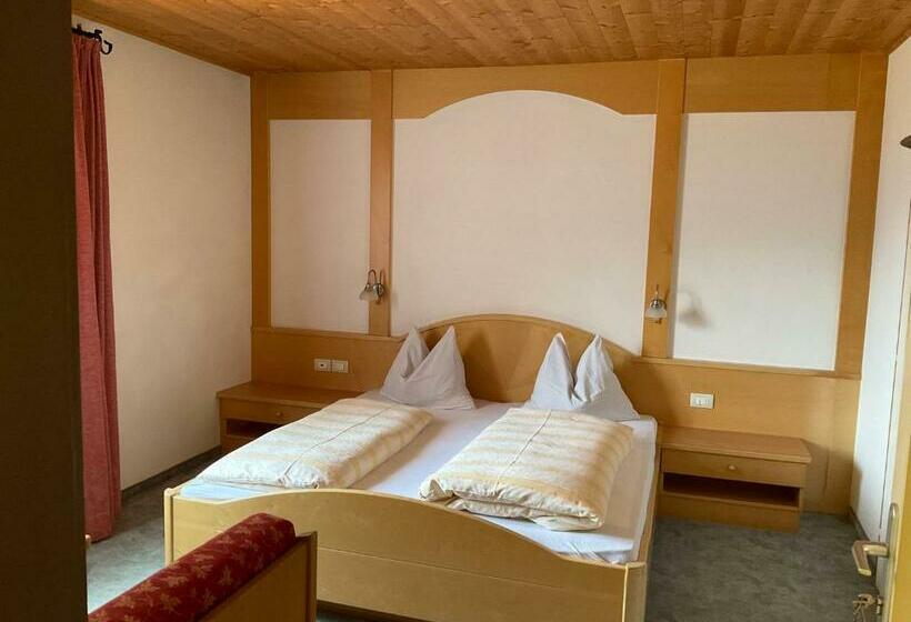 مبيت وإفطار Garni Rika