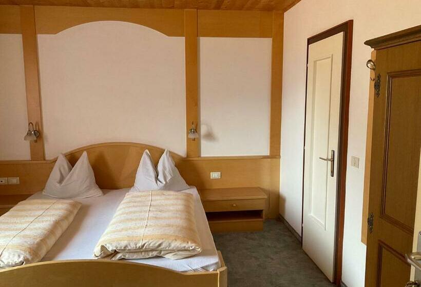 مبيت وإفطار Garni Rika