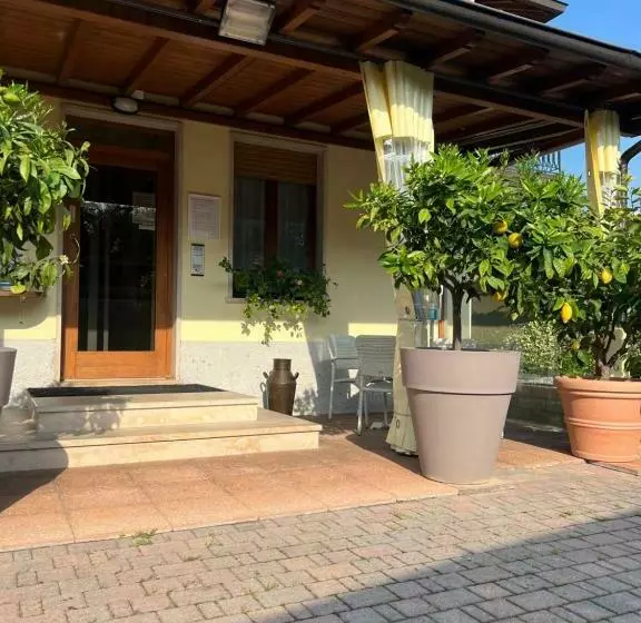 ペンション La Mimosa Lazise