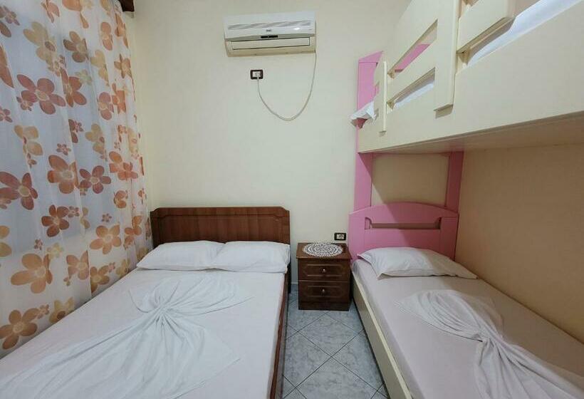 Pensiune Petrefi Apartments