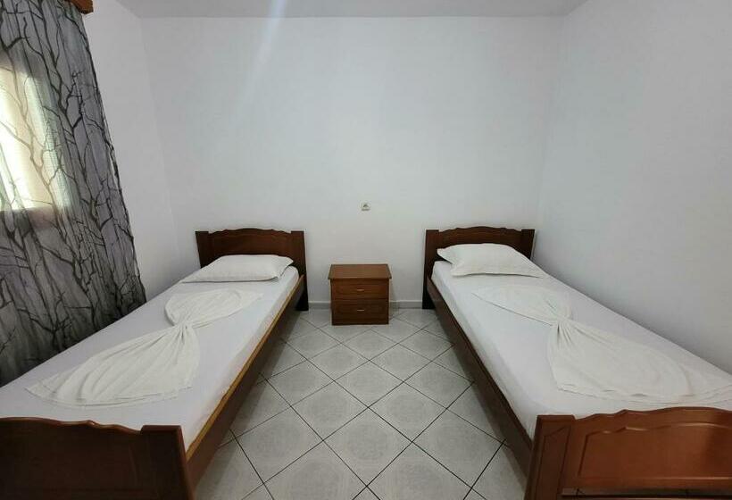 Pensiune Petrefi Apartments