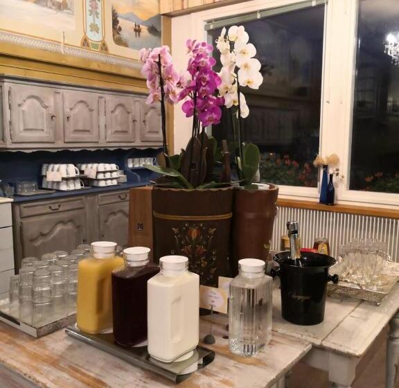 Alpenrose Hotel And Gardens