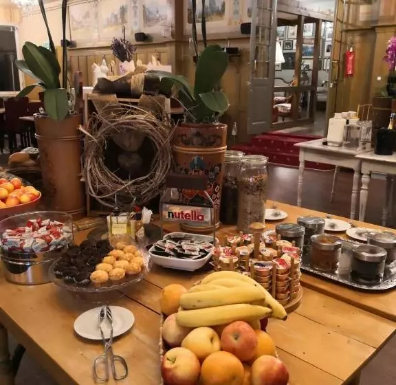 Alpenrose Hotel And Gardens