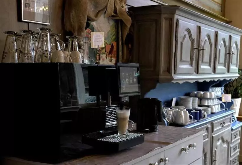 Alpenrose Hotel And Gardens