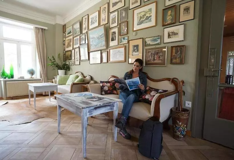 Alpenrose Hotel And Gardens