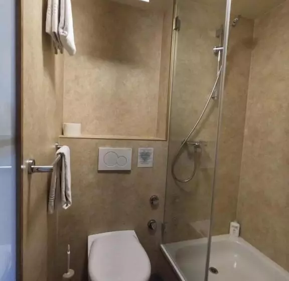 Alpenrose Hotel And Gardens