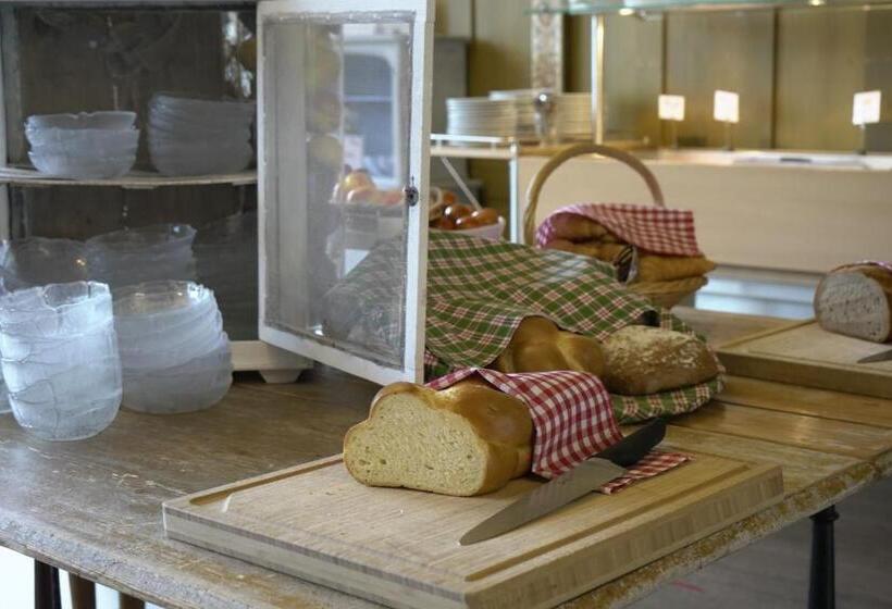 Alpenrose Hotel And Gardens