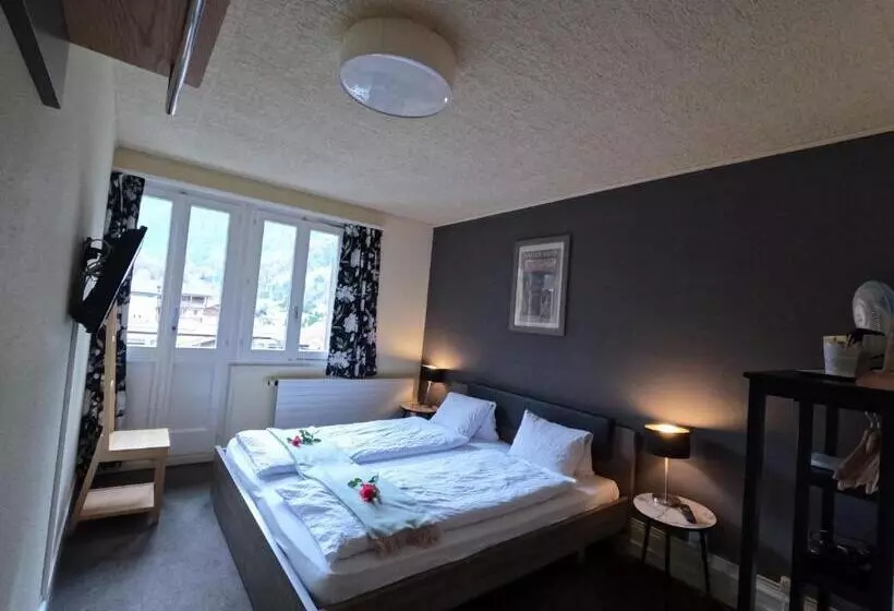 Alpenrose Hotel And Gardens