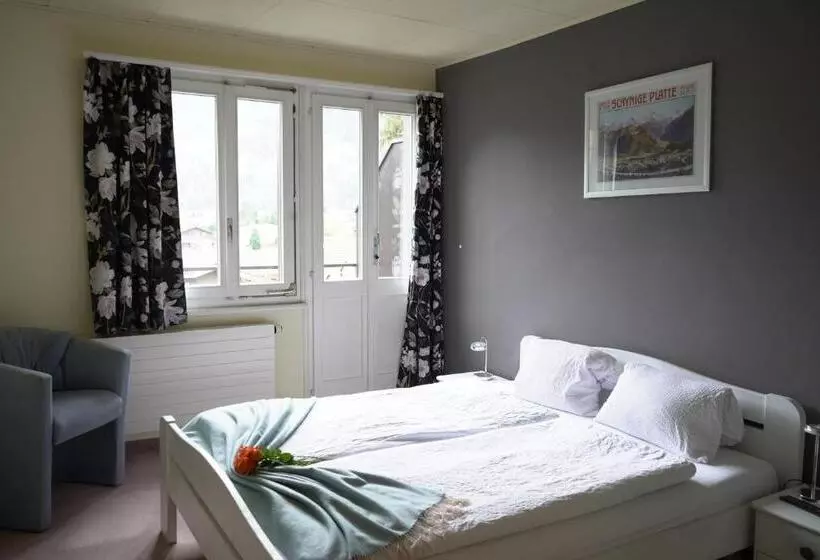 Alpenrose Hotel And Gardens