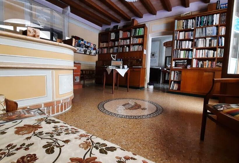 ホテル Albergo Giulia Gonzaga