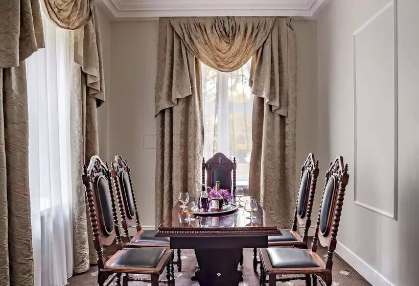 فندق Pałac Zegrzyński