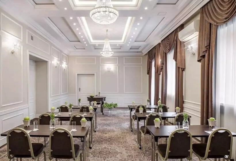 فندق Pałac Zegrzyński