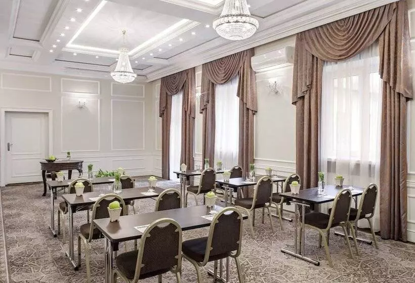 فندق Pałac Zegrzyński