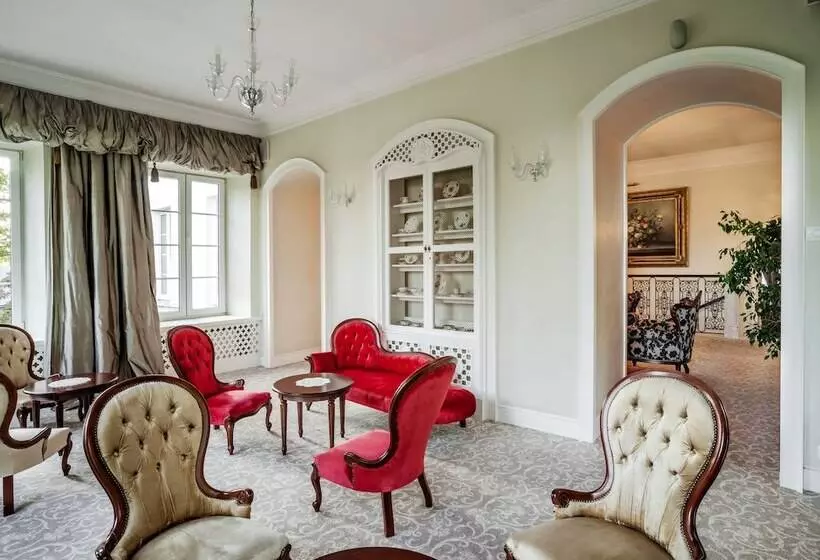 فندق Pałac Zegrzyński